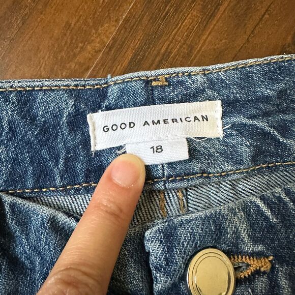 GOOD AMERICAN Good Curve Raw Hem Straight Jeans #GCSREFW386 Blue - Picture 8 of 13